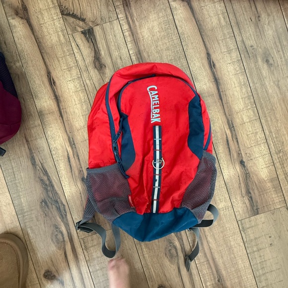CamelBak kids Red and Navy Backpack - Picture 1 of 3